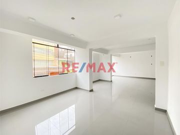¿Estás buscando un departamento funcional, que aplique tanto para vivienda como para oficina?
Te presentamos un hermoso DEPARTAMENTO DUPLEX en la cal