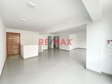 ¿Estás buscando un departamento funcional, que aplique tanto para vivienda como para oficina?
Te presentamos un hermoso DEPARTAMENTO DUPLEX en la cal