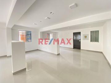 ¿Estás buscando un departamento funcional, que aplique tanto para vivienda como para oficina?
Te presentamos un hermoso DEPARTAMENTO DUPLEX en la cal