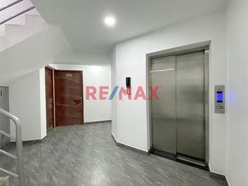 ¿Estás buscando un departamento funcional, que aplique tanto para vivienda como para oficina?
Te presentamos un hermoso DEPARTAMENTO DUPLEX en la cal