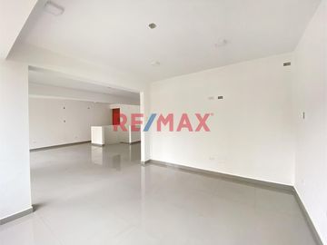 ¿Estás buscando un departamento funcional, que aplique tanto para vivienda como para oficina?
Te presentamos un hermoso DEPARTAMENTO DUPLEX en la cal