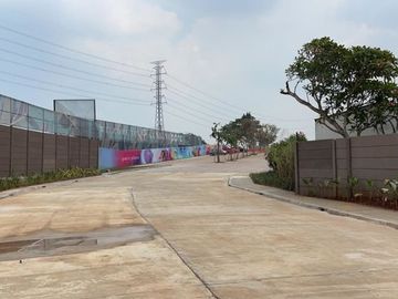 Rumah Lokasi Strategis di Lippo Village Utara Cendana Parc