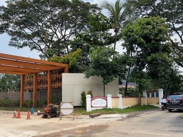 Rumah Lokasi Strategis di Lippo Village Utara Cendana Parc