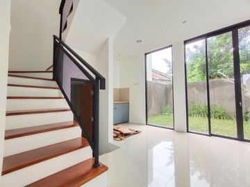 Dijual Rumah Baru Siap Huni 2 Lantai Lokasi di timur pasar gentan, jalan kaliurang km 10