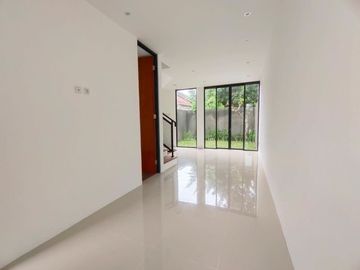 Dijual Rumah Baru Siap Huni 2 Lantai Lokasi di timur pasar gentan, jalan kaliurang km 10