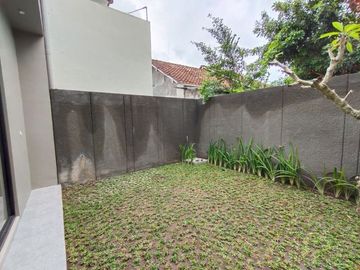 Dijual Rumah Baru Siap Huni 2 Lantai Lokasi di timur pasar gentan, jalan kaliurang km 10
