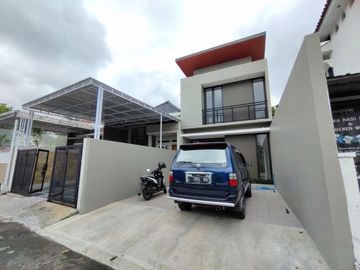 Dijual Rumah Baru Siap Huni 2 Lantai Lokasi di timur pasar gentan, jalan kaliurang km 10