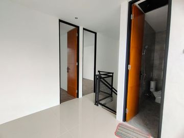 Dijual Rumah Baru Siap Huni 2 Lantai Lokasi di timur pasar gentan, jalan kaliurang km 10