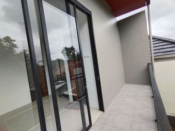 Dijual Rumah Baru Siap Huni 2 Lantai Lokasi di timur pasar gentan, jalan kaliurang km 10