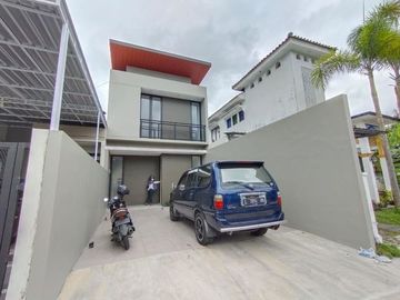 Dijual Rumah Baru Siap Huni 2 Lantai Lokasi di timur pasar gentan, jalan kaliurang km 10
