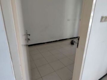Rumah Wiguna Surabaya Timur, Hadap Selatan, Row jalan 2,5 mobil