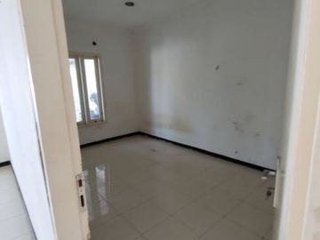 Rumah Wiguna Surabaya Timur, Hadap Selatan, Row jalan 2,5 mobil
