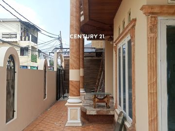 Rumah Posisi Hoek Desain Eropa Di Area Jaktim Dl 18939