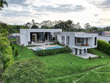 Se vende casa de lujo en pereira