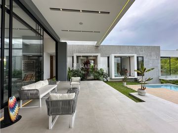 Se vende casa de lujo en pereira