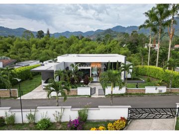 Se vende casa de lujo en pereira