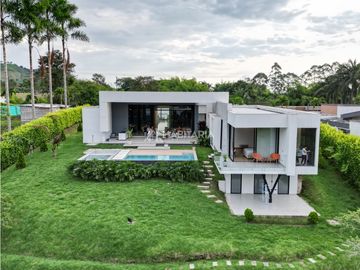 Se vende casa de lujo en pereira