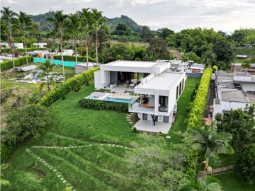 Se vende casa de lujo en pereira