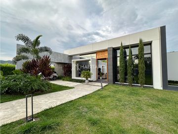 Se vende casa de lujo en pereira