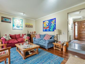 Venta de preciosa casa en Peñalolén, 5D 4B, Condominio Borde Andino