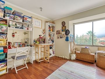 Venta de preciosa casa en Peñalolén, 5D 4B, Condominio Borde Andino