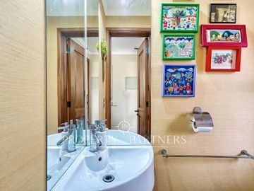 Venta de preciosa casa en Peñalolén, 5D 4B, Condominio Borde Andino