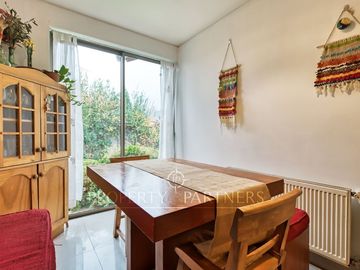 Venta de preciosa casa en Peñalolén, 5D 4B, Condominio Borde Andino