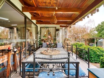 Venta de preciosa casa en Peñalolén, 5D 4B, Condominio Borde Andino