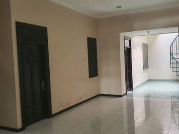 Rumah Wisma Mukti Klampis Hadap Selatan