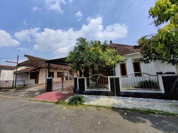 Rumah Luas Jalan Magelang Gito Gati