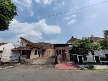 Rumah Luas Jalan Magelang Gito Gati