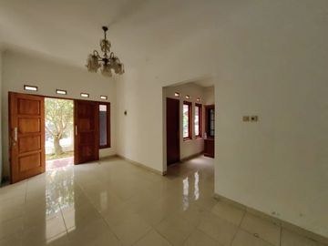 Rumah Luas Jalan Magelang Gito Gati
