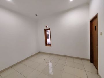 Rumah Luas Jalan Magelang Gito Gati