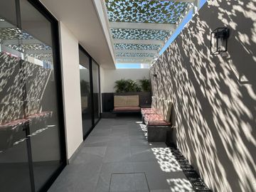 Preciosa casa en venta, nueva de una planta en Mayorazgo Residencial, excelentes acabados.