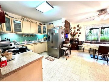 Se Vende Hermosa casa con amplio terreno en Hato Pintado la Loma