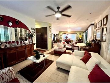 Se Vende Hermosa casa con amplio terreno en Hato Pintado la Loma