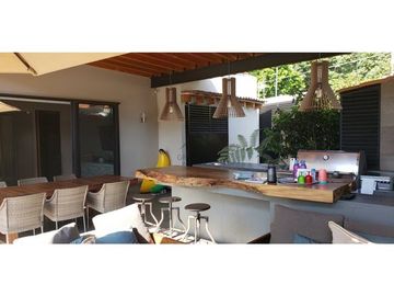 CONFORTABLE CASA EN VENTA, VALLE DE BRAVO