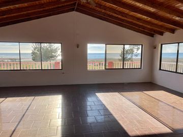 CASA COMERCIAL PLAYA PEUÑO CURANIPE