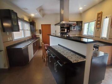 Excelente Casa 7 Amb. En Venta - Barrio Campos De Alvarez, Francisco Alvarez