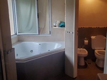 Excelente Casa 7 Amb. En Venta - Barrio Campos De Alvarez, Francisco Alvarez