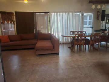 Excelente Casa 7 Amb. En Venta - Barrio Campos De Alvarez, Francisco Alvarez
