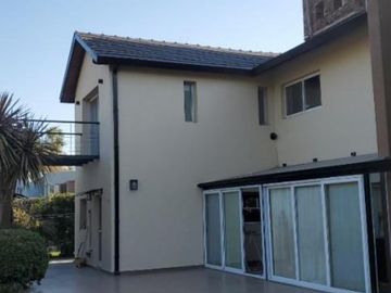 Excelente Casa 7 Amb. En Venta - Barrio Campos De Alvarez, Francisco Alvarez