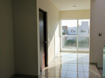 Hermosa Residencia en La Condesa Juriquilla, Estudio o 4ta Rec en PB, Jardín,.