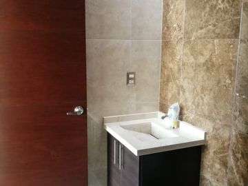 Hermosa Residencia en La Condesa Juriquilla, Estudio o 4ta Rec en PB, Jardín,.