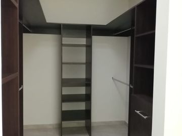 Hermosa Residencia en La Condesa Juriquilla, Estudio o 4ta Rec en PB, Jardín,.