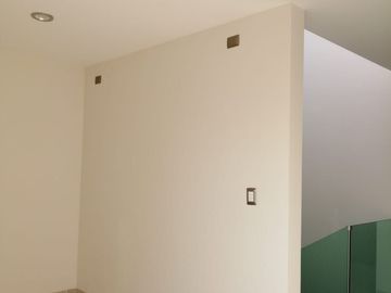 Hermosa Residencia en La Condesa Juriquilla, Estudio o 4ta Rec en PB, Jardín,.