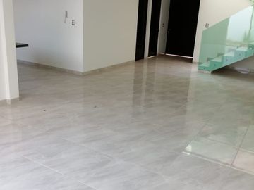 Hermosa Residencia en La Condesa Juriquilla, Estudio o 4ta Rec en PB, Jardín,.