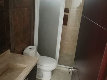 Hermosa Residencia en La Condesa Juriquilla, Estudio o 4ta Rec en PB, Jardín,.