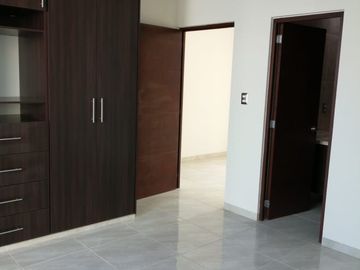 Hermosa Residencia en La Condesa Juriquilla, Estudio o 4ta Rec en PB, Jardín,.