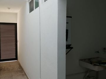Hermosa Residencia en La Condesa Juriquilla, Estudio o 4ta Rec en PB, Jardín,.